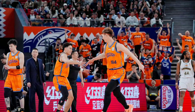 ESPN：马刺大概率留下福克斯