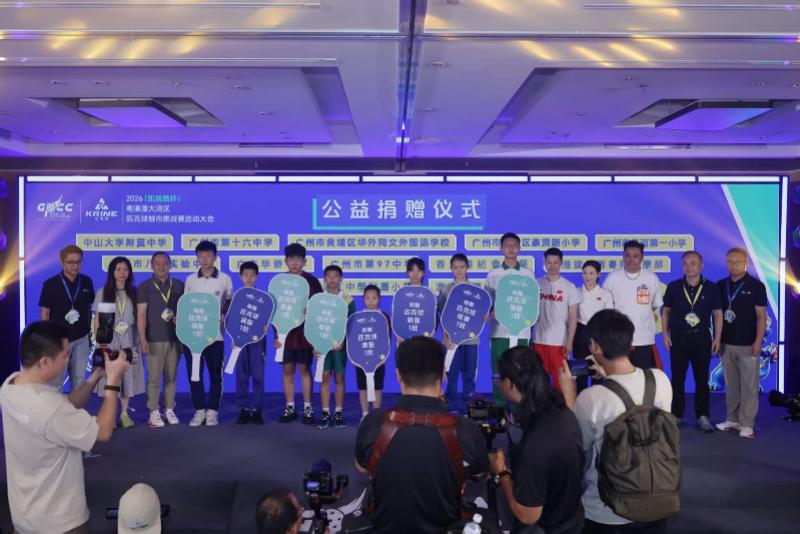 邓弗里斯：我现在不能谈皇马；国米球迷清楚我对国米的感情